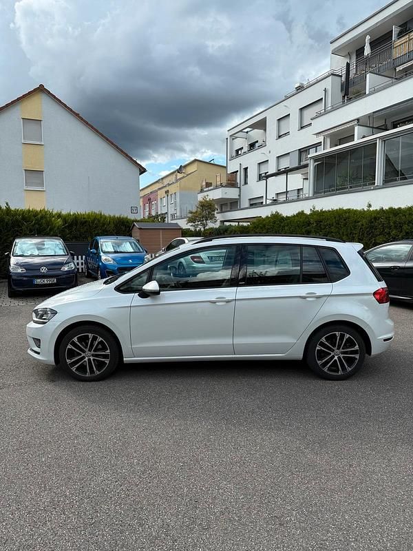 Weiß Gebraucht 2016 VW Golf VII Limousine | 13.799 € (Fairer Preis) - Bild 1/4
