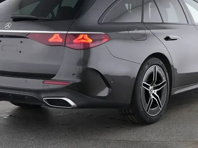 Gebraucht Mercedes E220 AMG 197 PS (144 kW) 2025 Lack graphitgrau Kombi