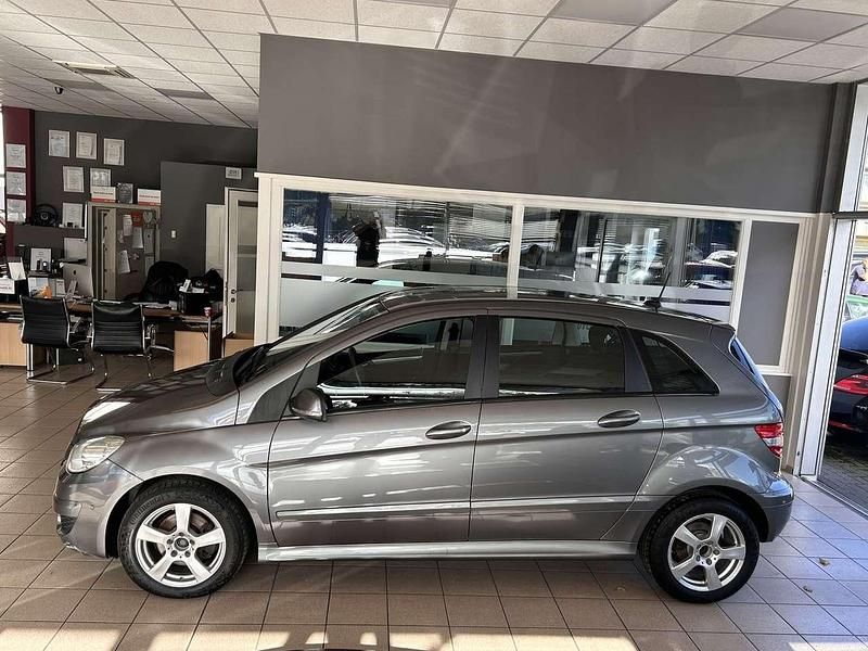 Gebraucht Mercedes B180 109 PS (80 kW) 2011 Grau Van / Kleinbus