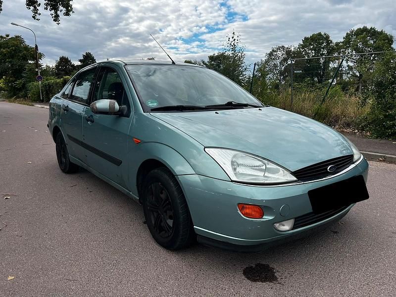 Second-hand Ford Focus 101 CP (74 kW) 2001 Andere farben Berlinǎ