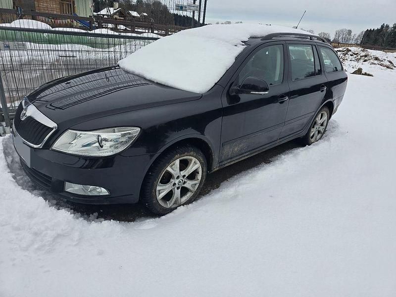 Gebraucht Skoda Octavia Elegance 105 PS (77 kW) 2010 Schwarz Kombi