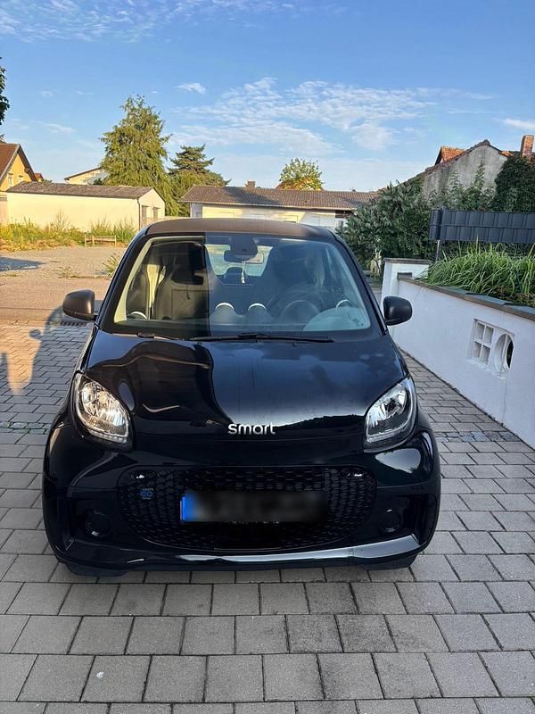 Schwarz Gebraucht 2021 Smart ForTwo Electric Drive Coupé | 8.600 € (Guter Preis) - Bild 1/4
