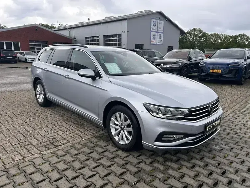 Gebraucht VW Passat Business 150 PS (110 kW) 2022 Silber Kombi