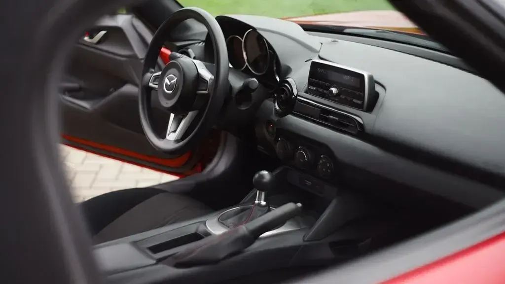 Gebraucht Mazda MX5 Center-Line 131 PS (96 kW) 2016 Rot Cabrio