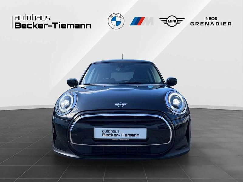 Używany Mini Cooper Essential 136 KM (100 kW) 2023 Czarny Hatchback