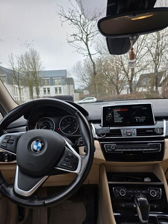 Gebraucht BMW 220 Gran Tourer Luxury Line 190 PS (139 kW) 2016 Weiß Van / Kleinbus