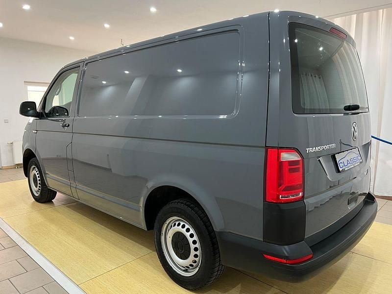 Gebraucht VW Transporter 102 PS (75 kW) 2019 Grau Van