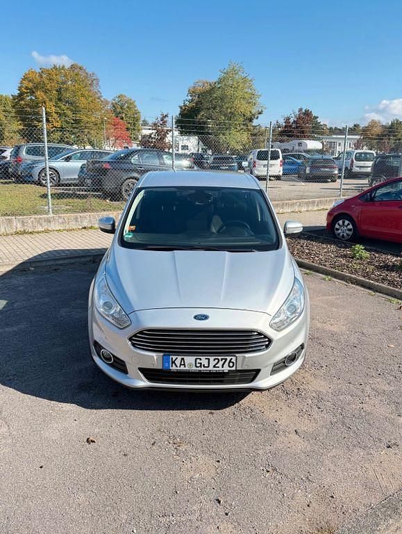 Gebraucht Ford S-MAX Business Edition 150 PS (110 kW) 2017 Silber Van / Kleinbus