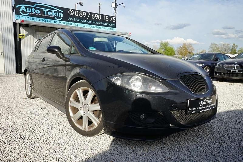 Black magic perleffekt Gebraucht 2009 Seat Leon Comfort Limousine | 3.950 € (Fairer Preis) - Bild 1/3
