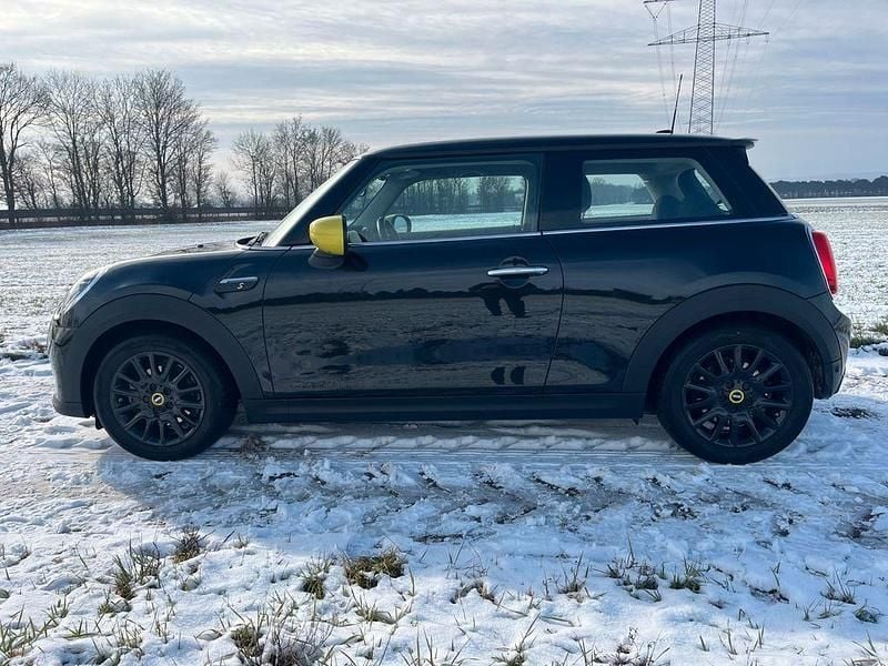 Gebraucht Mini Cooper SE Classic 135 kW (184 PS) 2023 Schwarz Kleinwagen