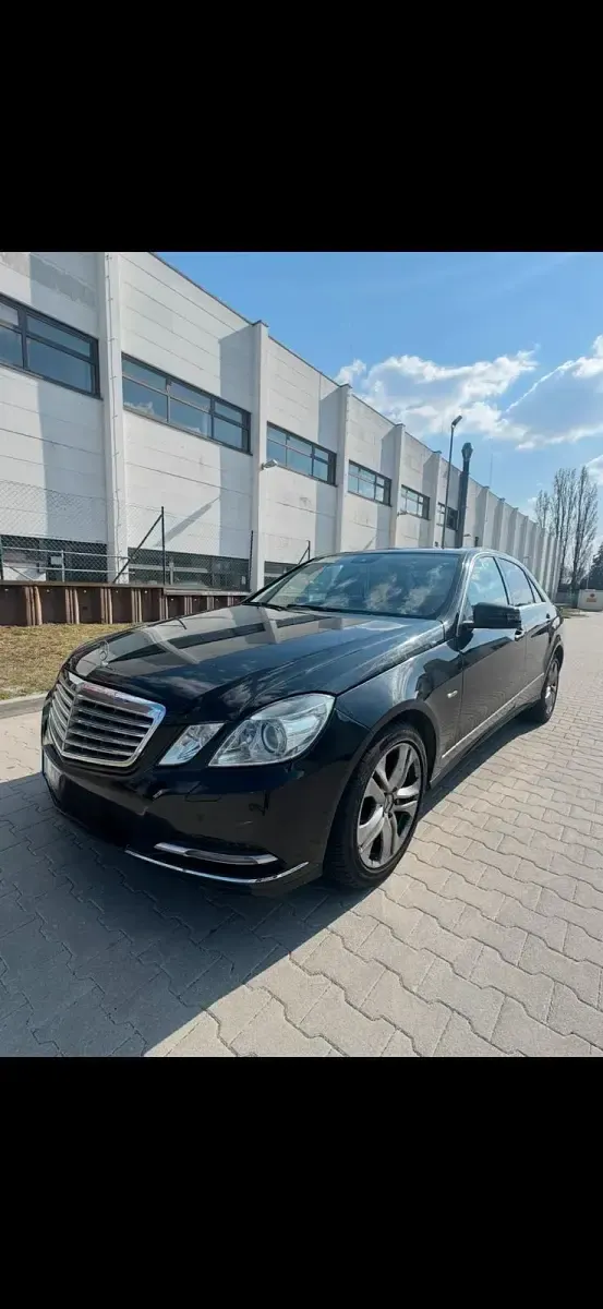 Second-hand Mercedes E220 170 CP (125 kW) 2011 Negru Berlinǎ