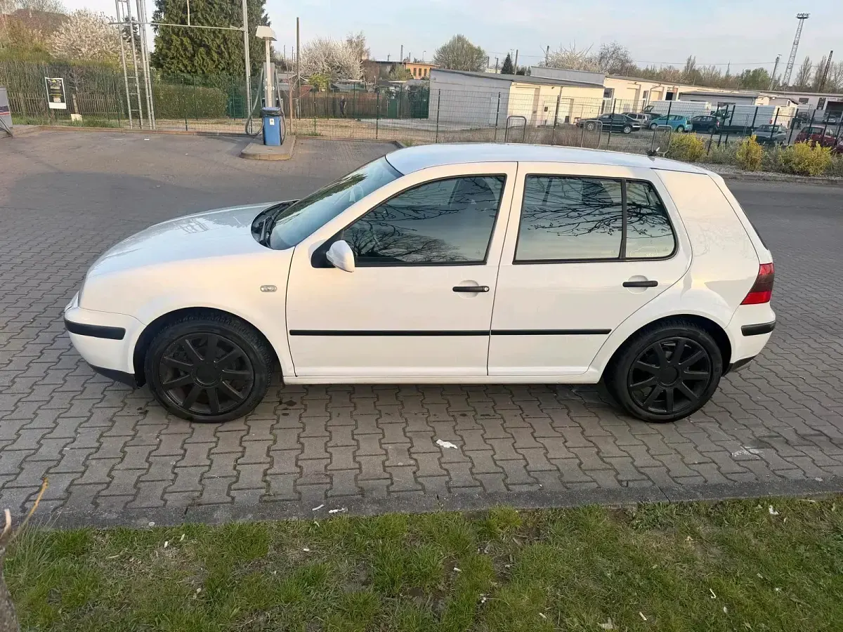 Gebraucht VW Golf IV 75 PS (55 kW) 2001 Weiß Kleinwagen