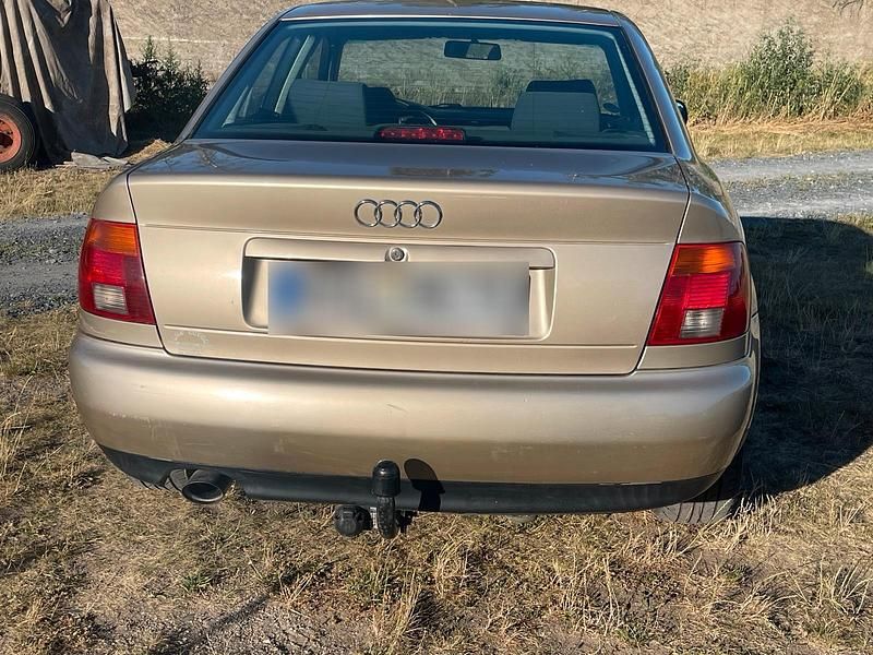 Second-hand Audi A4 102 CP (75 kW) 1996 Auriu Berlinǎ