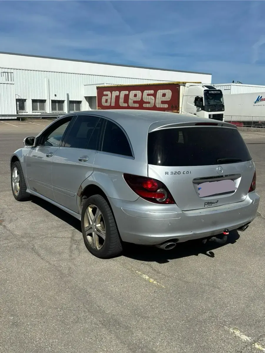 Gebraucht Mercedes R320 224 PS (164 kW) 2007 Silber Van / Kleinbus
