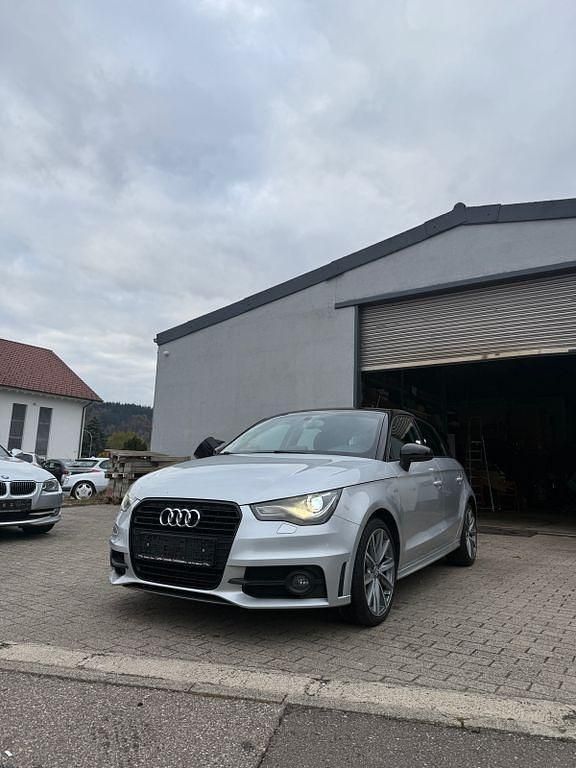 Silber Gebraucht 2013 Audi A1 Sportback Attraction Kleinwagen | 8.600 € (Fairer Preis) - Bild 1/4