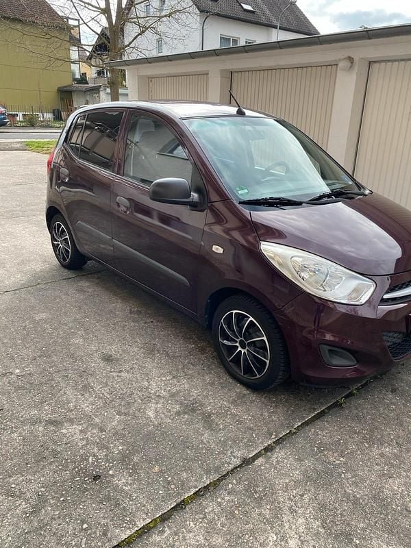 Gebraucht Hyundai i10 69 PS (50 kW) 2012 Violet Kleinwagen