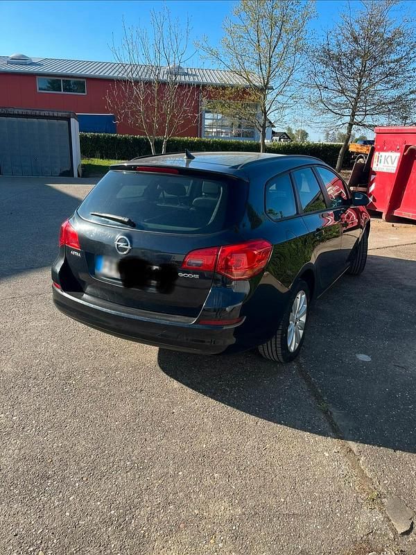 Używany Opel Astra 101 KM (74 kW) 2012 Czarny Kombi