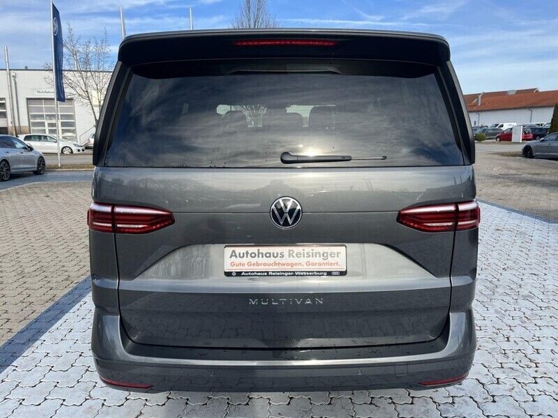 Gebraucht VW Multivan Basis 150 PS (110 kW) 2023 Indiumgrau Van / Kleinbus