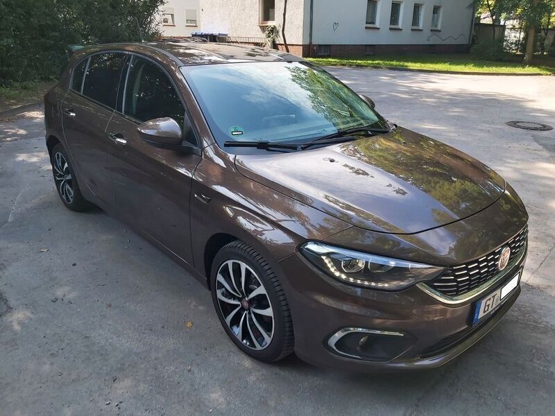 Braun Gebraucht 2016 Fiat Tipo Lounge Limousine | 8.400 € (Teuer) - Bild 1/4