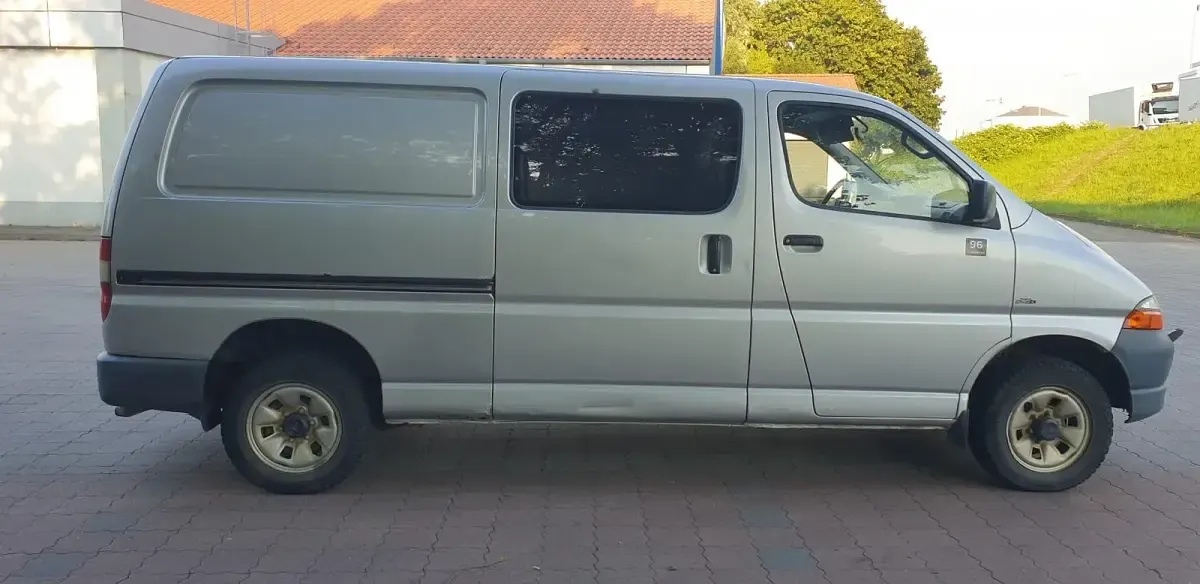 Gebraucht Toyota HiAce 109 PS (80 kW) 2003 Grau Van / Kleinbus