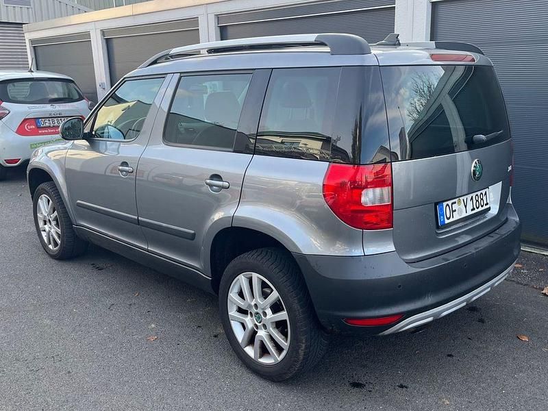 Gebraucht Skoda Yeti Elegance 105 PS (77 kW) 2011 Grau SUV
