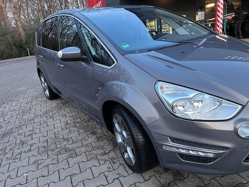 Grau Gebraucht 2011 Ford S-MAX S Van / Kleinbus | 6.799 € (Fairer Preis) - Bild 1/4