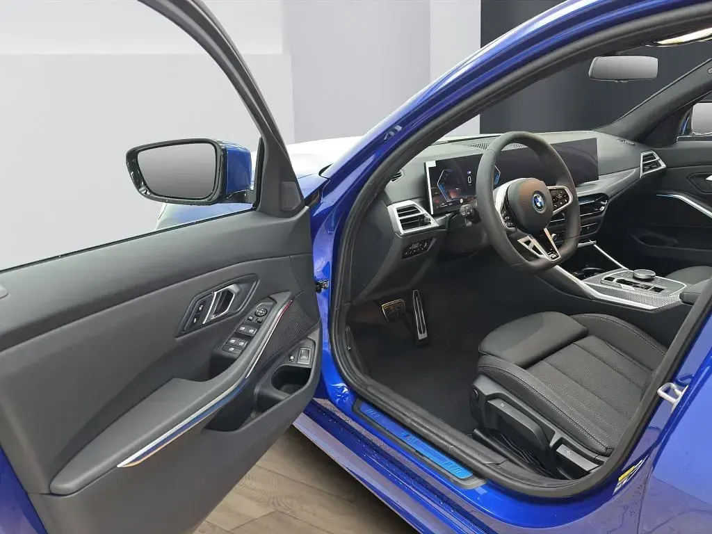 Gebraucht BMW 330e M Sport 292 PS (214 kW) 2025 Blau Kombi