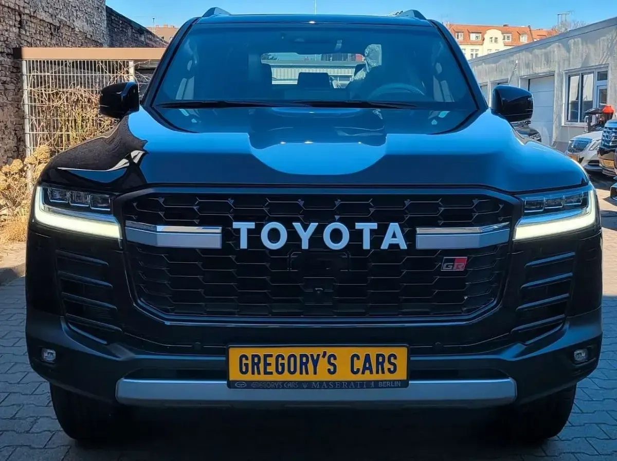Gebraucht Toyota Land Cruiser 415 PS (305 kW) 2023 Raven black metallic SUV