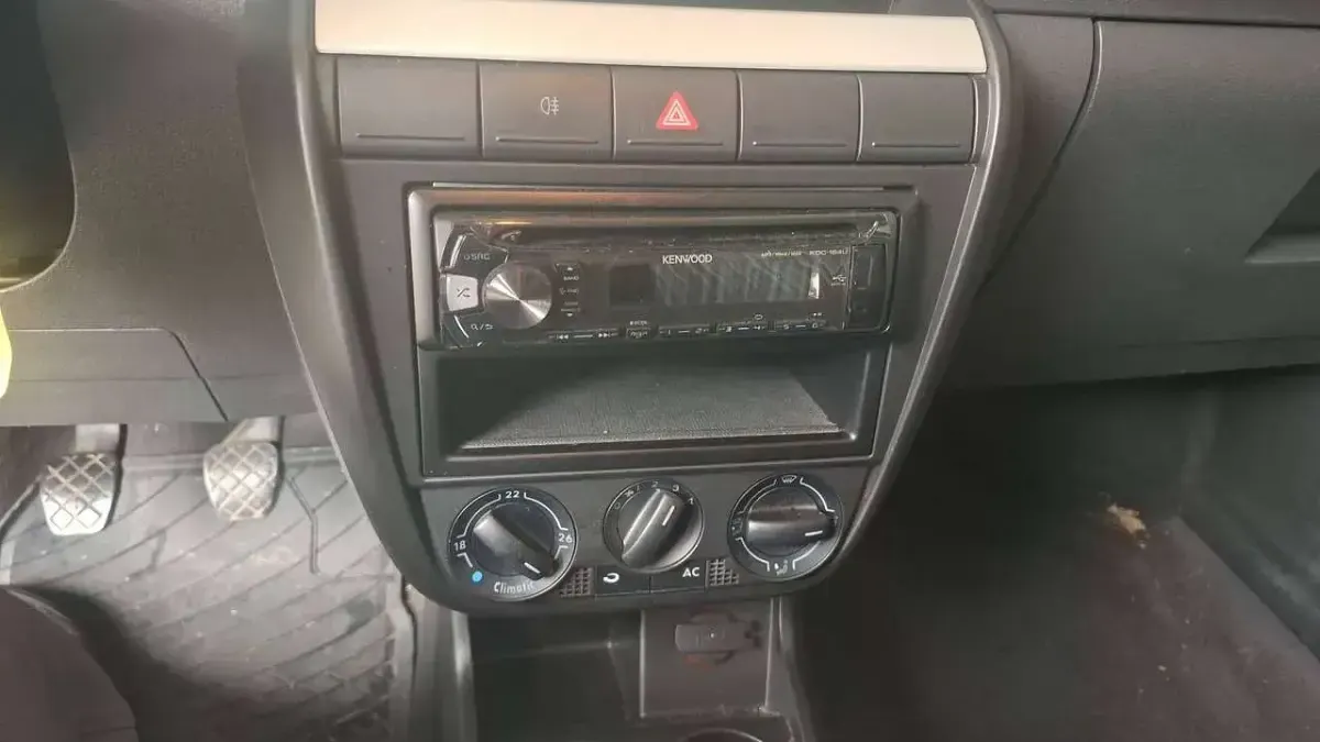 Gebraucht VW Fox Basis 54 PS (39 kW) 2006 Schwarz Kleinwagen