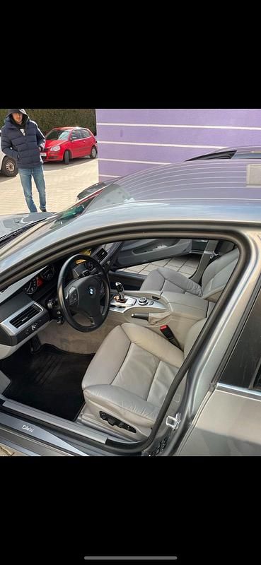 Gebraucht BMW 530 235 PS (172 kW) 2008 Silber Limousine