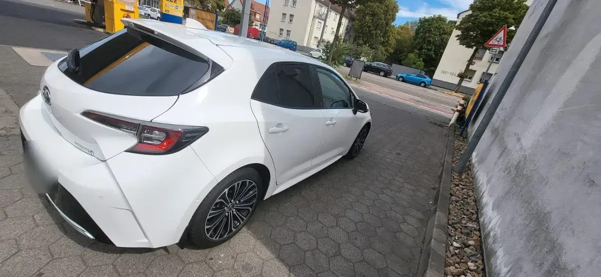 Gebraucht Toyota Corolla Hybrid Team 2022 Weiß Limousine