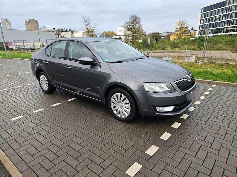 Grau Gebraucht 2013 Skoda Octavia Kleinwagen | 5.350 € (Guter Preis) - Bild 1/4