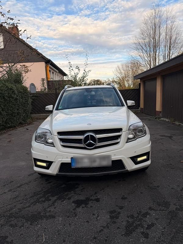 Weiß Gebraucht 2010 Mercedes GLK250 SUV | 12.000 € (Fairer Preis) - Bild 1/4