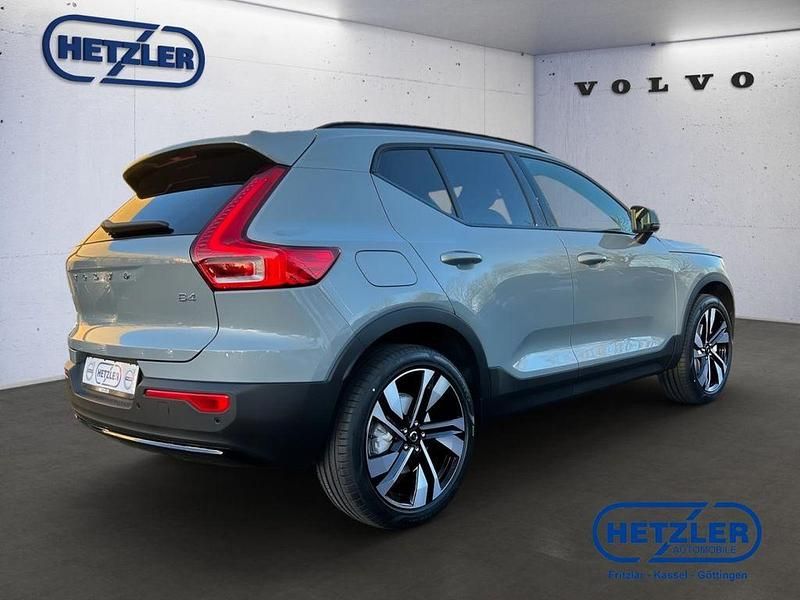 Neu Volvo XC40 Plus 197 PS (144 kW) 2026 Grau SUV