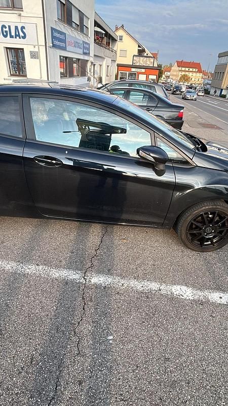 Gebraucht Ford Fiesta 75 PS (55 kW) 2014 Schwarz Kleinwagen