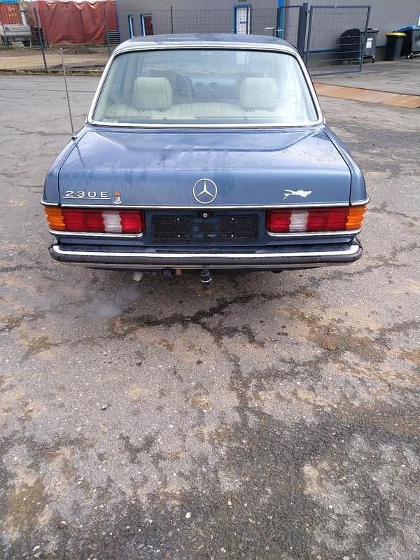 Gebraucht Mercedes E230 136 PS (100 kW) 1983 Blau Coupé