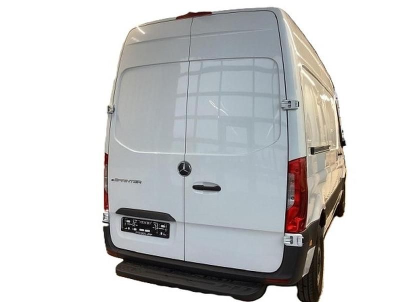 Gebraucht Mercedes E-Sprinter 62 kW (85 PS) 2024 Arktikweiß Van
