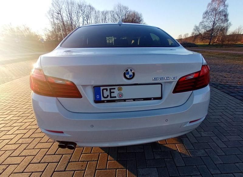 Gebraucht BMW 520 Shadowline 190 PS (139 kW) 2016 Weiß Limousine