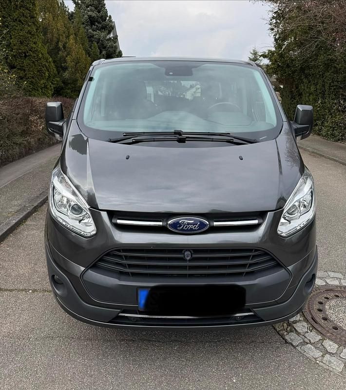 Gebraucht Ford Tourneo 131 PS (96 kW) 2017 Grau Van / Kleinbus