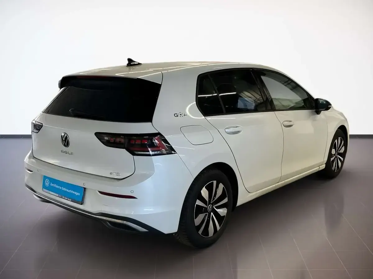 Gebraucht VW Golf VIII Goal 150 PS (110 kW) 2025 Oryxweiß perlmutteffekt Limousine