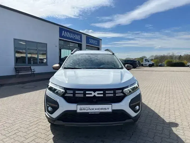 Gebraucht Dacia Jogger Extreme 141 PS (103 kW) 2025 Arktisweiß Van / Kleinbus
