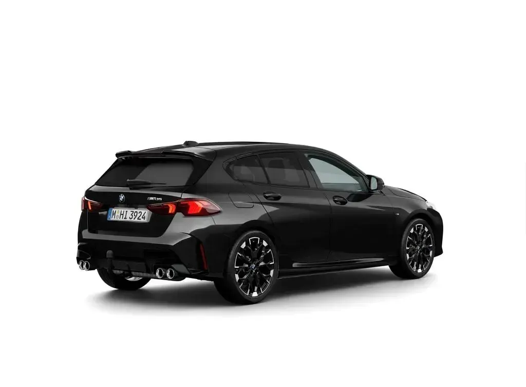 Gebraucht BMW M135 Performance 300 PS (220 kW) 2025 Schwarz Kleinwagen