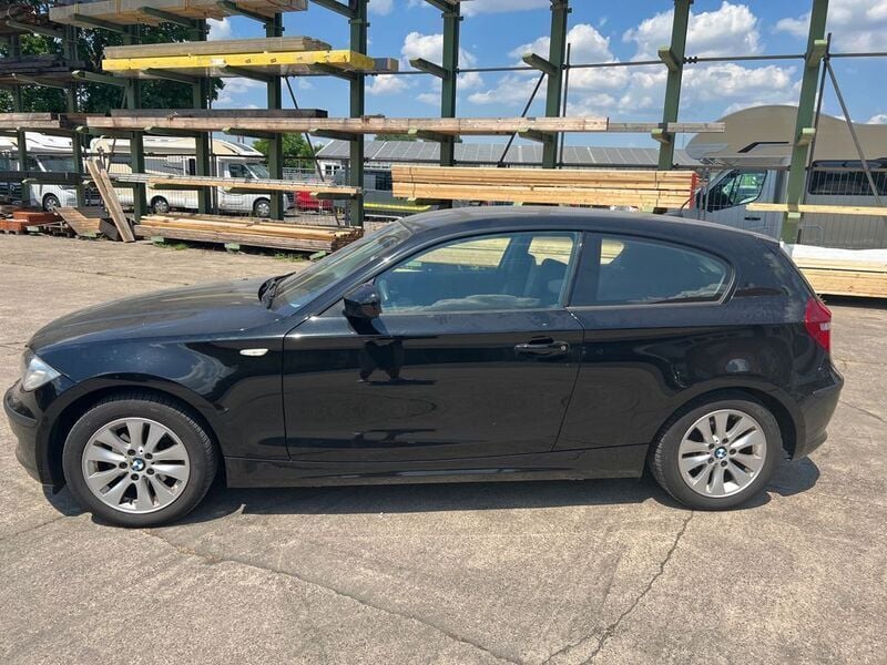 Gebraucht BMW 116 Advantage 122 PS (89 kW) 2011 Schwarz Kleinwagen