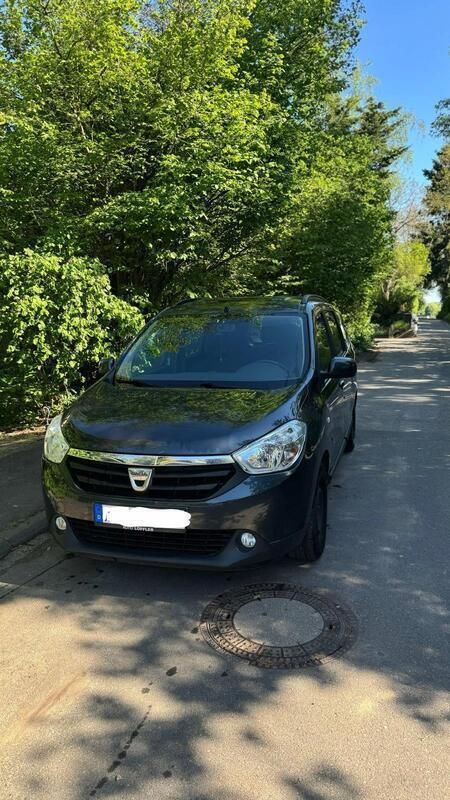 Grau Gebraucht 2012 Dacia Lodgy Van / Kleinbus | 5.999 € - Bild 1/4