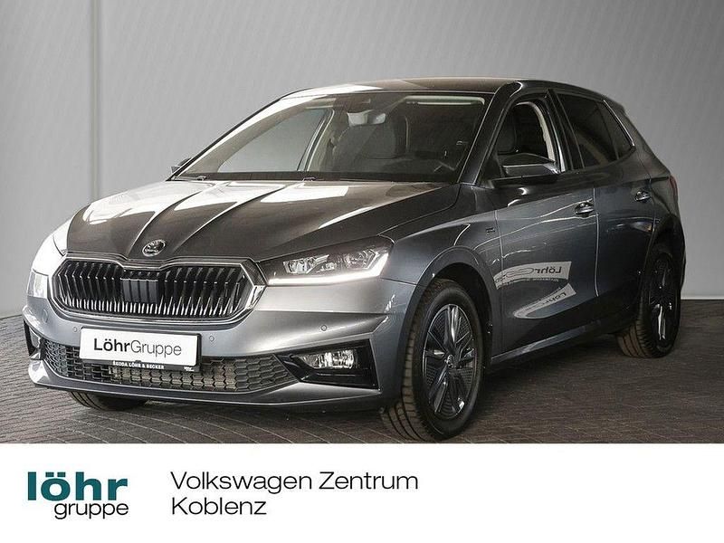 Grau Gebraucht 2024 Skoda Fabia Drive Limousine | 19.980 € (Fairer Preis) - Bild 1/4