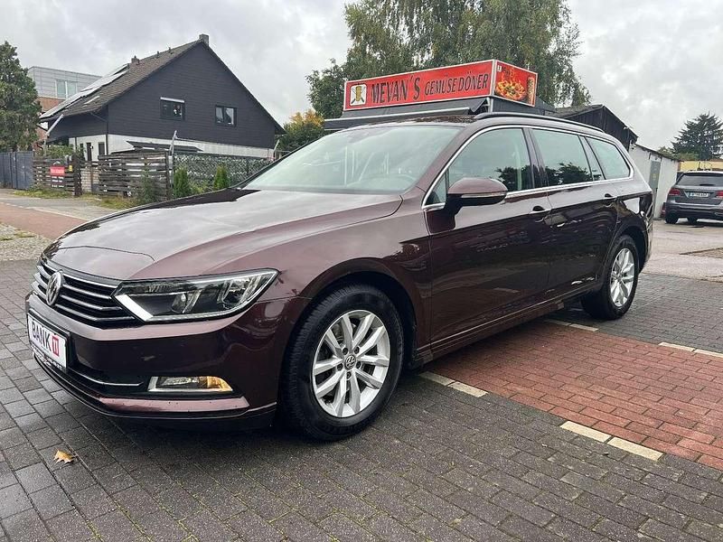 Gebraucht VW Passat Comfortline 150 PS (110 kW) 2018 Rot Kombi