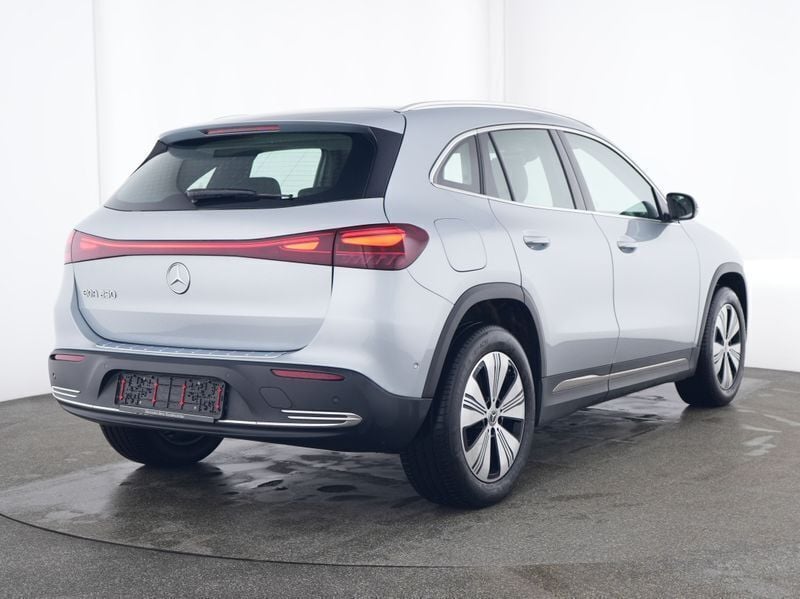 Second-hand Mercedes EQA250 Progressive 139 kW (190 CP) 2024 Argintiu SUV
