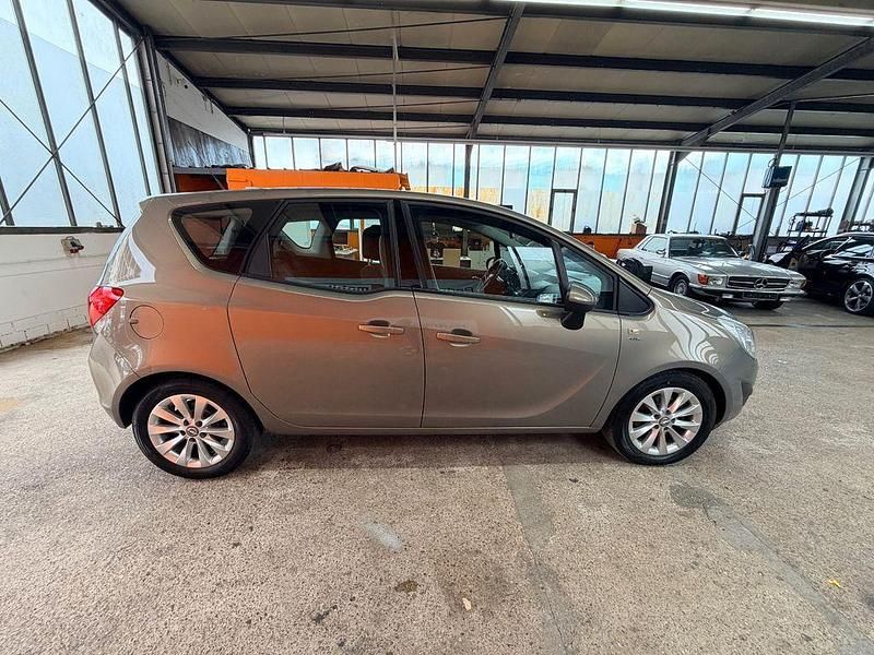 Gebraucht Opel Meriva Active 120 PS (88 kW) 2014 Grau Van / Kleinbus