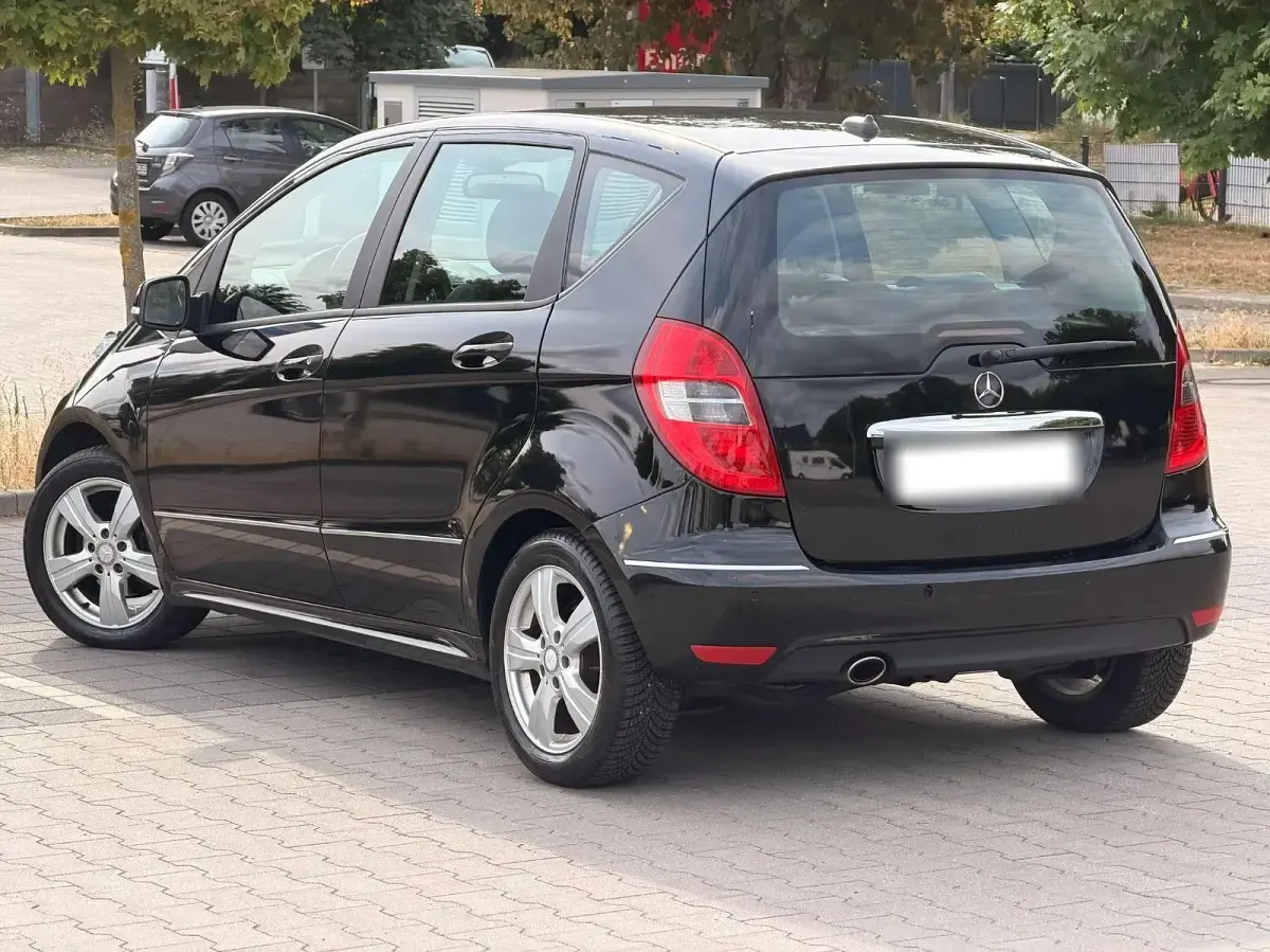 Gebraucht Mercedes A160 95 PS (69 kW) 2011 Schwarz Kleinwagen
