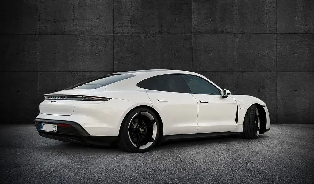 Gebraucht Porsche Taycan 300 kW (408 PS) 2021 Weiß Limousine